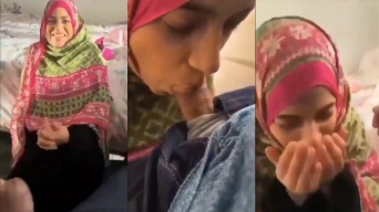 Pakistani Hijabi Girl Giving Hot Blowjob to Her Lover in Private Leaked Video