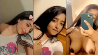 Pakistani Babe Sana Azeez Snapchat Leaks – Teasing & Showing Her Boobs